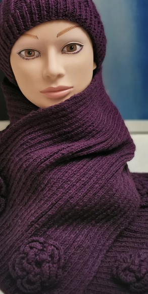 New, handmade scarf and hat set - Picture 3 of 8